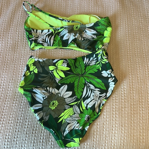 🔜 Large green aerie one should swim suit - Picture 4 of 4